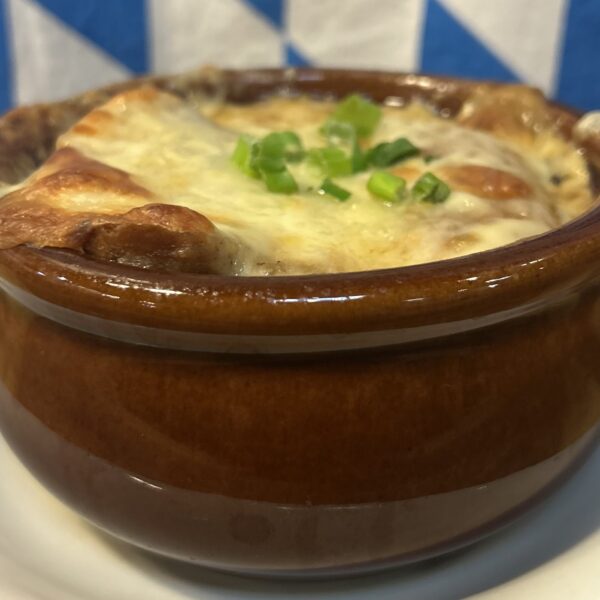 Traditionelle bayerische Zwiebel Suppe