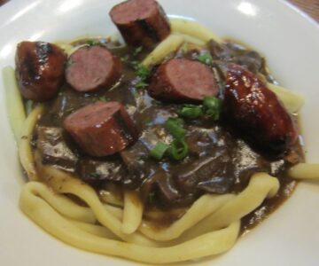 Makaroni mit Wildschweinbratwurst