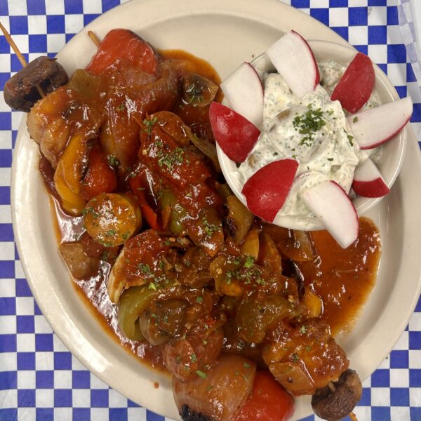 Bamberger Biergarten-Schaschlik-Ein Sommer-Schmankerl mit Sonja’s gemischtem Salat und kühlem Kräuter Kartoffelsalat