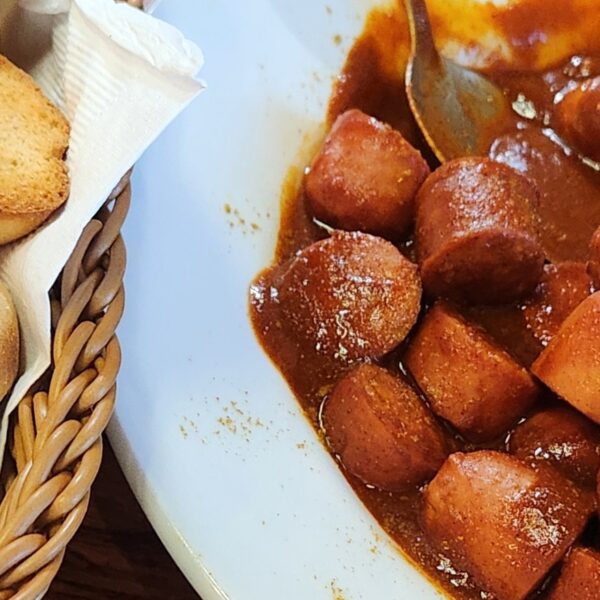 Currywurst Radl = Currywurst in Scheiben
