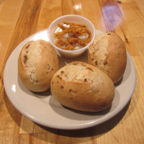 Schmalz mit frittierten Zwiebelringen